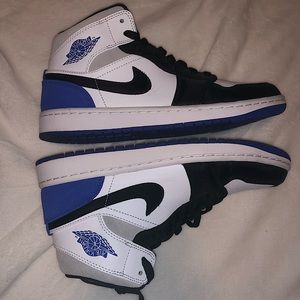 Jordan 1 mid SE royal black toe